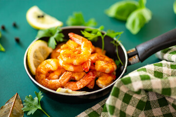Pan-fried red shrimp with lemon