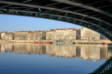 Berges du Rhône à Lyon, vue depuis le dessous du Pont de l'Université