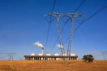 High voltage electricty pylon in front  of the Kusile coal power station with the dry cooling unit in front of it © Andrew