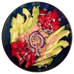 salade composée, tomates, avocat, thon, vinaigrette, oignon, photographie studio, fond blanc - vue de dessus