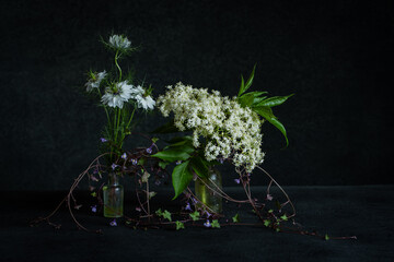 A floral composition of delicate black cumin (Nigella) and elderberry, elegantly arranged with stones and seashells. A harmonious tribute to the sea, evoking nostalgia and natural beauty.