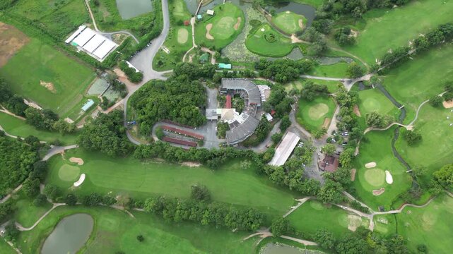 파타야 가성비 최고 뿌딸루앙 골프장의 골프코스, 초록색&nbsp;골프장&nbsp;필드와&nbsp;그린의&nbsp;가슴이&nbsp;뻥뚫리는&nbsp;풍경 
