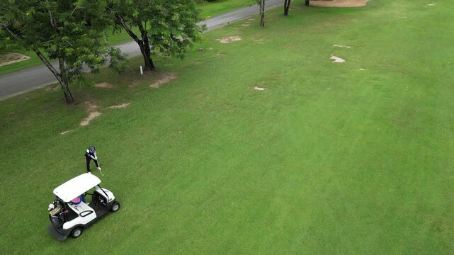 파타야 가성비 최고 뿌딸루앙 골프장의 골프코스, 초록색&nbsp;골프장&nbsp;필드와&nbsp;그린의&nbsp;가슴이&nbsp;뻥뚫리는&nbsp;풍경 
