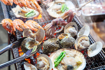 海鮮バーベキュー　アウトドアで新鮮な海の食材を食べる