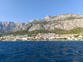 Obraz premium view of the sea and mountains, makarska croatia