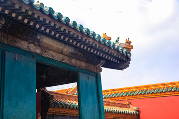 The blue glazed tiles on the wall as the background, the traditional architecture