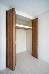 両開きのクローゼット