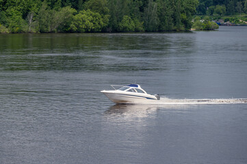 Motorboat goes fast on water.