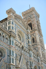 Fototapeta premium Large ornate building in florence italy ancient architecture