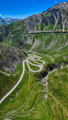 Der alte Tremola Pass, Gotthardpass. Schweiz, Luftaufnahme, Juni 2025