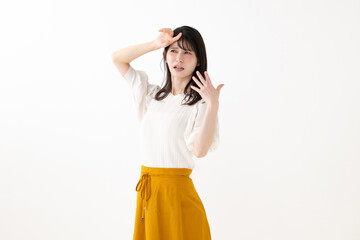 暑がる女性