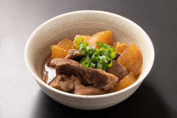 豚ほほ肉　煮込み