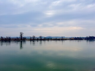 Fototapeta premium Donau-Landschaft in Ybbs an der Donau (Österreich)