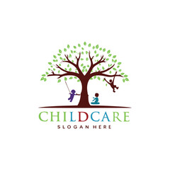 Obraz premium Childcare vector logo featuring institution of caring and protecting children with warmth and playful nature 