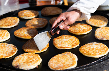Doing Chinese street food pancakes