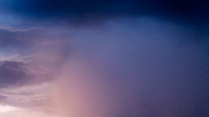 Orage pendant le coucher du soleil