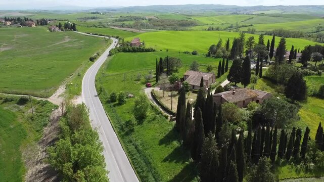Strada di campagna toscana