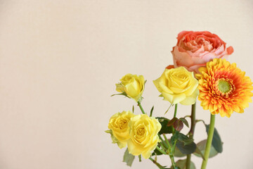 薔薇とガーベラ