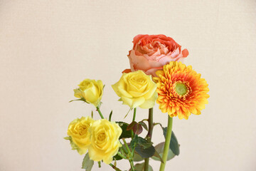 薔薇とガーベラ