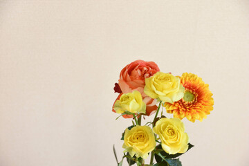 薔薇とガーベラ