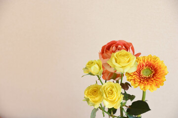薔薇とガーベラ