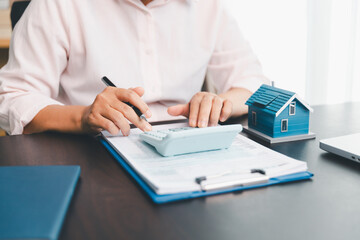 Calculator to check and summary expense of home loan mortgage for refinance plan , people lifestyle...