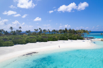 Beautifull beach and couple v2