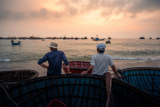 Basket Boats and Fishermen at Sunrise — Southern Vietnam Coast