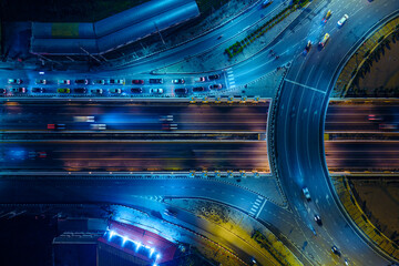 Expressway, Self-driving autonomous electric cars of the future with elements move along a busy traffic intersection. Artificial Intelligence, Car Scan, GPS Tracking, Smart Roads, IoT, highway