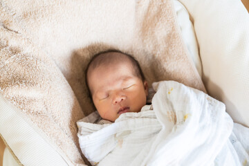 産まれたての日本人の男の子の赤ちゃん