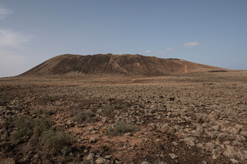 Sendero al Calderón Hondo con vistas a Montaña Colorada, La Oliva, Fuerteventura