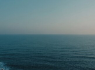 Fototapeta premium Serene Blue Ocean Horizon Under a Clear Sky