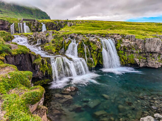Fototapeta premium Kirjufell mountain and Kirkjufellsfoss waterfall