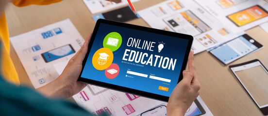 E-learning website with brisk sofware for student to study online on the internet network