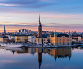 Naklejka premium Sunset cityscape of Stockholm with Riddarholmen and Old Town waterfront