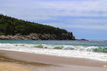 Fototapeta premium Waves crashing onto Sand Beach at Acadia National Park, Maine