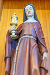 statue representing Saint Clare of Assisi in the church of Santa Clara in Chelas