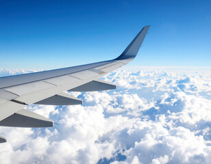 Obraz premium Airplane Wing Above the Clouds Stunning Aerial View