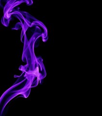 Obraz premium Abstract swirling purple smoke against a deep black background, mystical, space, elegant