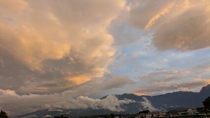 夕日に染まった雲