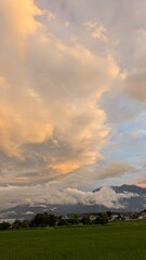 夕日に染まった雲