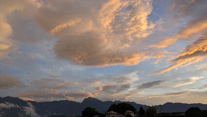 夕日に染まった雲