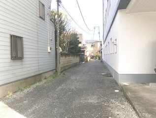 日本東京郊外住宅地路地 