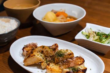 Japanese Dinner with Grilled Yam, Nikujaga and Rice / 焼き長芋と肉じゃがの和食夕食
