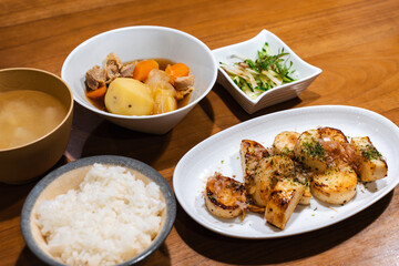 Japanese Dinner with Grilled Yam, Nikujaga and Rice / 焼き長芋と肉じゃがの和食夕食

