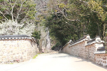 The authentic Korean lacal ancient house in the mountains