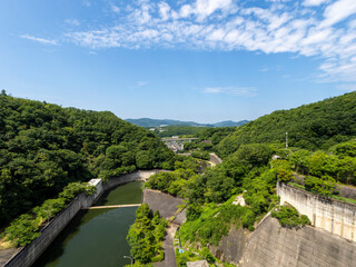 兵庫県川西市の一庫ダム下流の風景