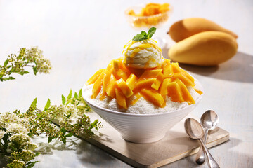 맛있고 시원한 디저트인 애플망고 눈꽃 빙수.
