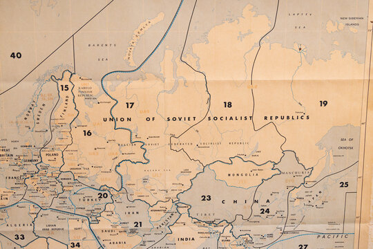 Old radio amateurs prefix map of the world showing the Soviet Union and country names that no longer exist