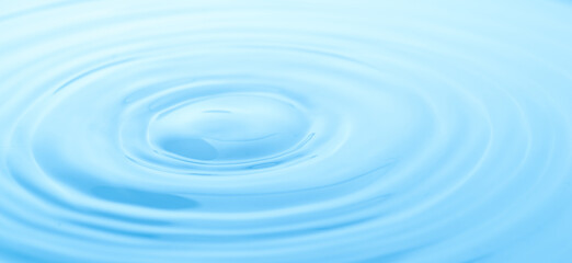 美しい水面の波紋の模様